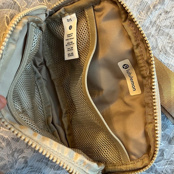 NWT Trench Lululemon Everywhere Belt Bag - Picture 17 of 17